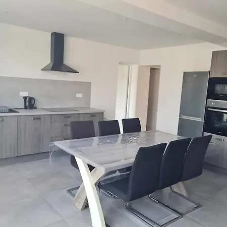 Au Carnassier Du Der