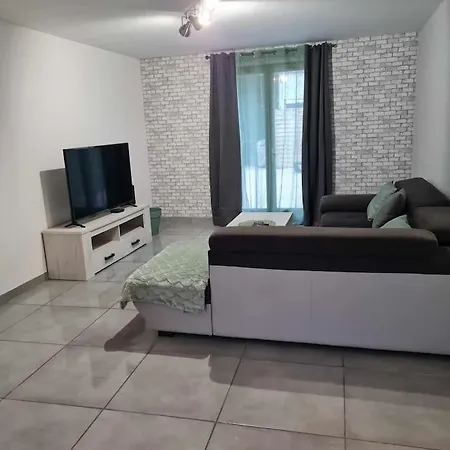 Au Carnassier Du Der