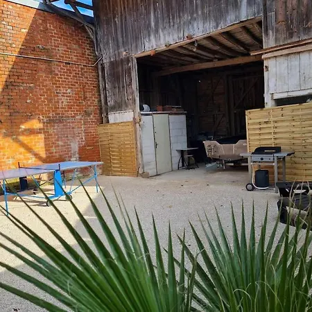 Au Carnassier Du Der