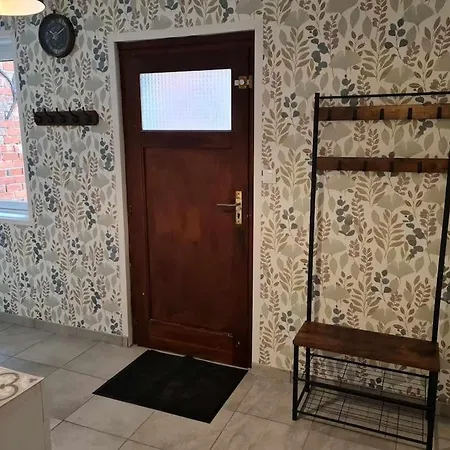 Au Carnassier Du Der